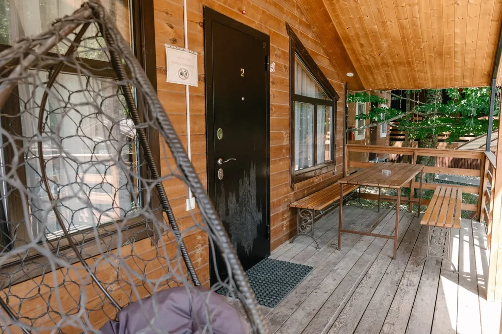 Домик с уютной террасой с красивым видом на горы