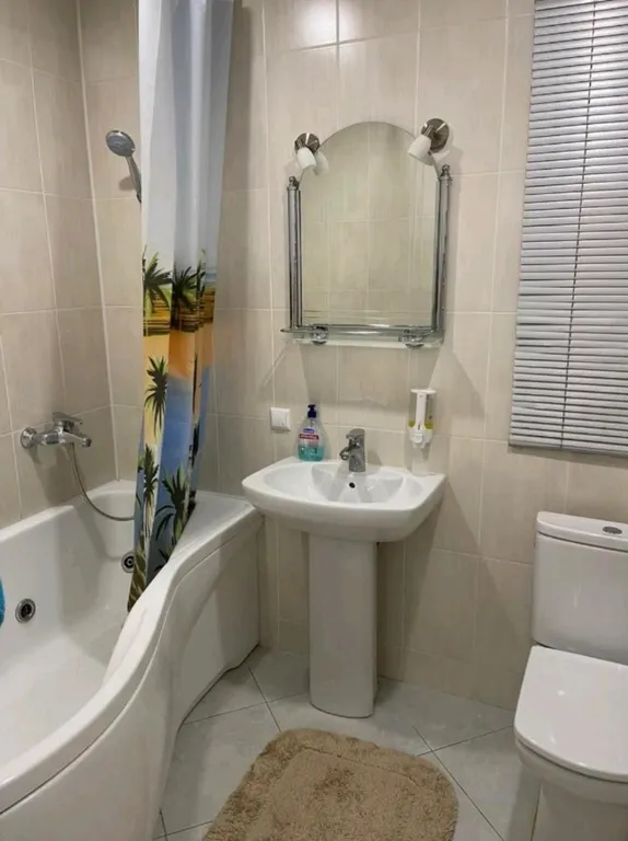 On two levels with two bathrooms