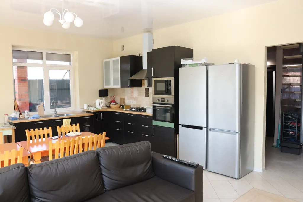 Загородный дом-шале "Pinebrook", аренда, у реки Дон. Сезонный бассейн.