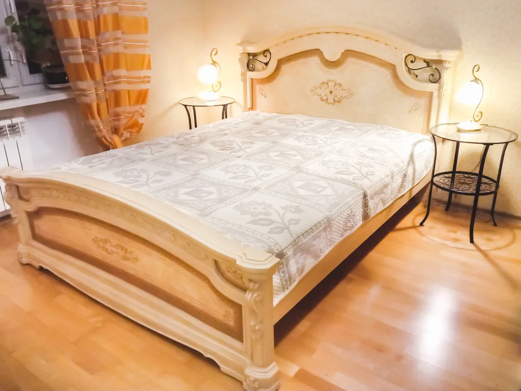 Трёхкомнатная квартира в центре на площади Ленина