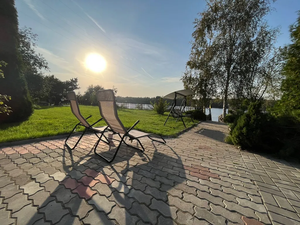 Коттедж на берегу Невы с lounge в гараже