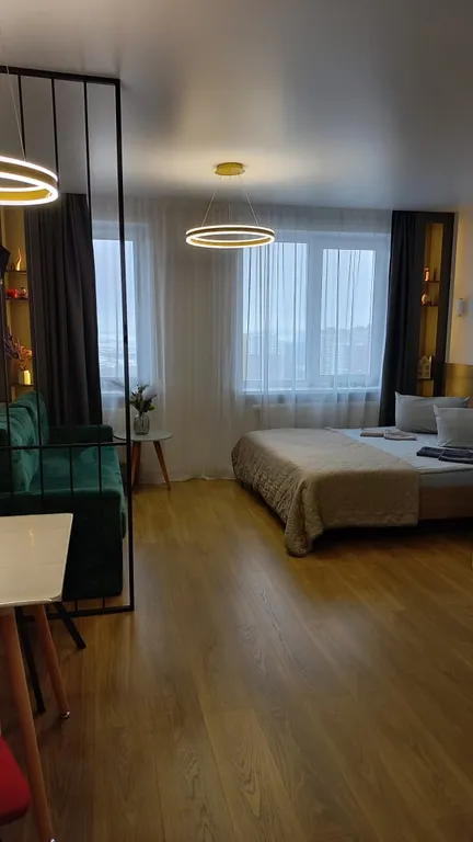 Уютная дизайнерская квартира с прекрасным видом из окна