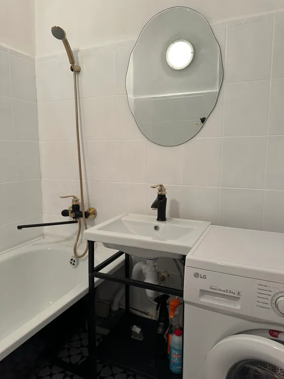 Квартира в сталинке в центре города с закрытой парковкой