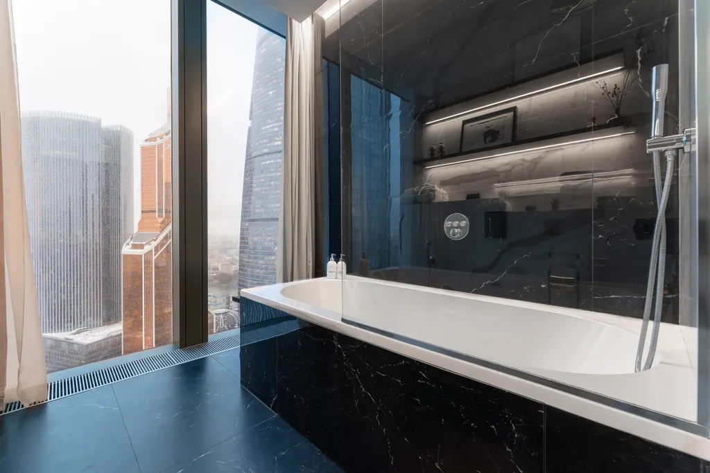 Квартира с угловой спальней и панорамной ванной комнатой