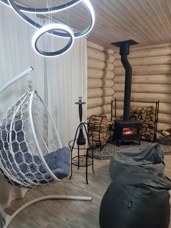 Дом с прудом