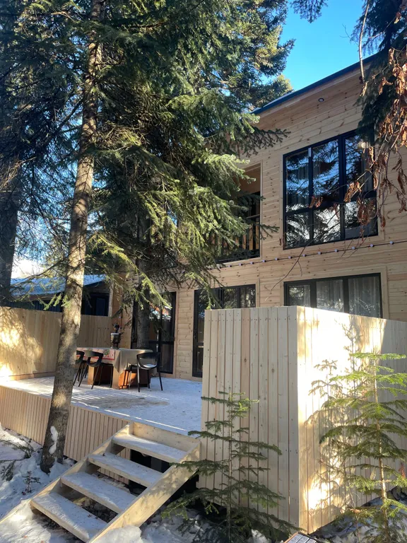 Коттедж Просторный двухэтажный коттедж — Архыз