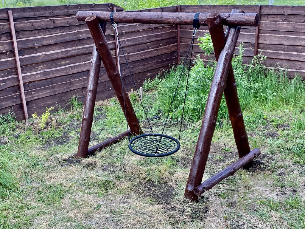 Бревенчатый 2-х этажный коттедж