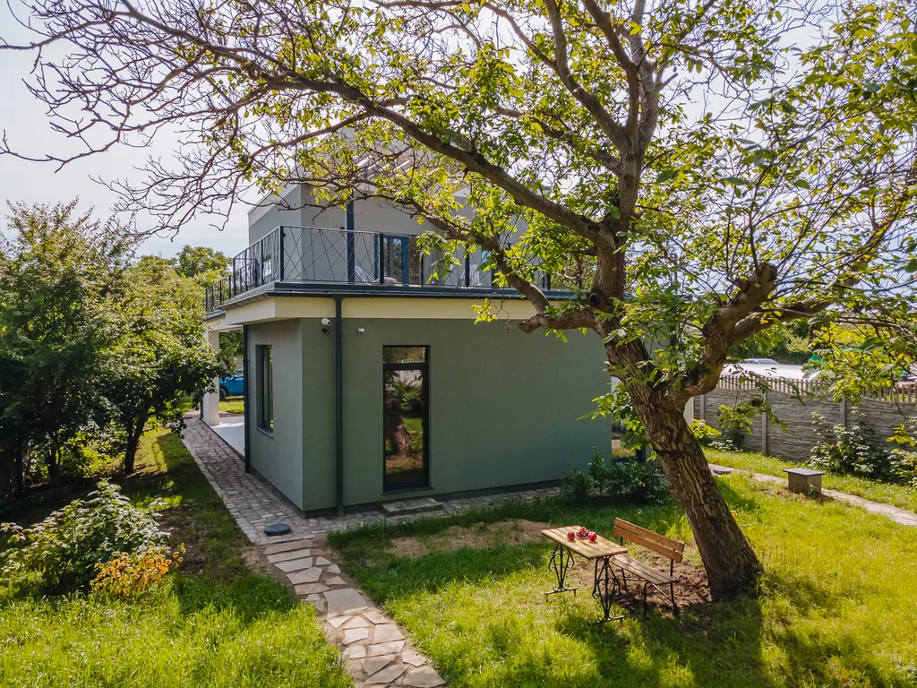 Дом с террасой у озёр в Центральном районе