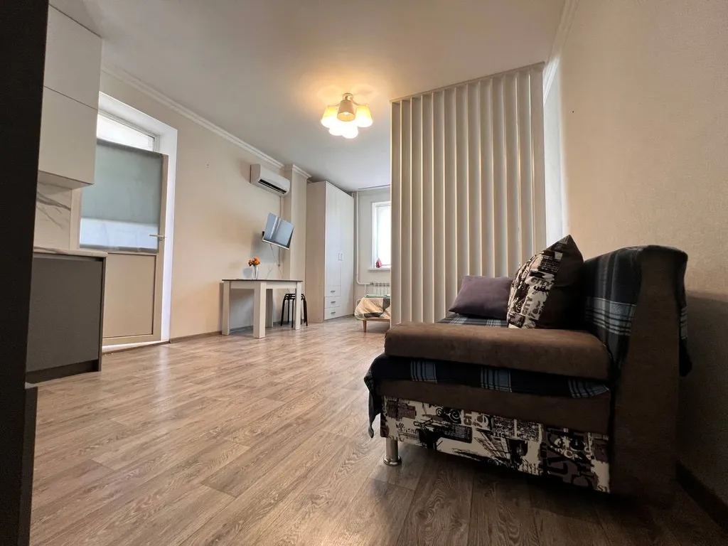 Квартира Уютная светлая студия, центр, ТЦ Вояж, парковка, кафе, аквапарк источник — Тюмень