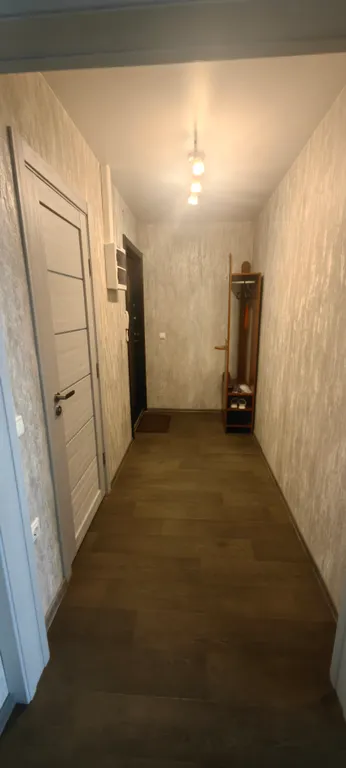 Студия с видом на ТЦ Планета