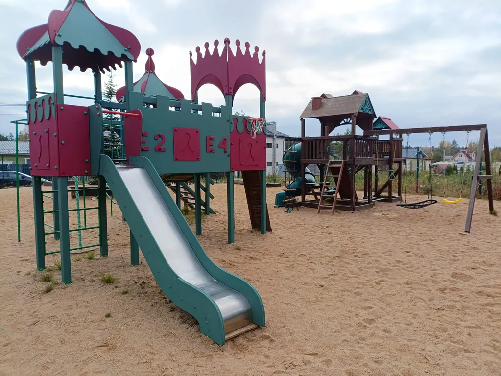 Уютный новый дом в сосновом лесу на берегу Финского залива