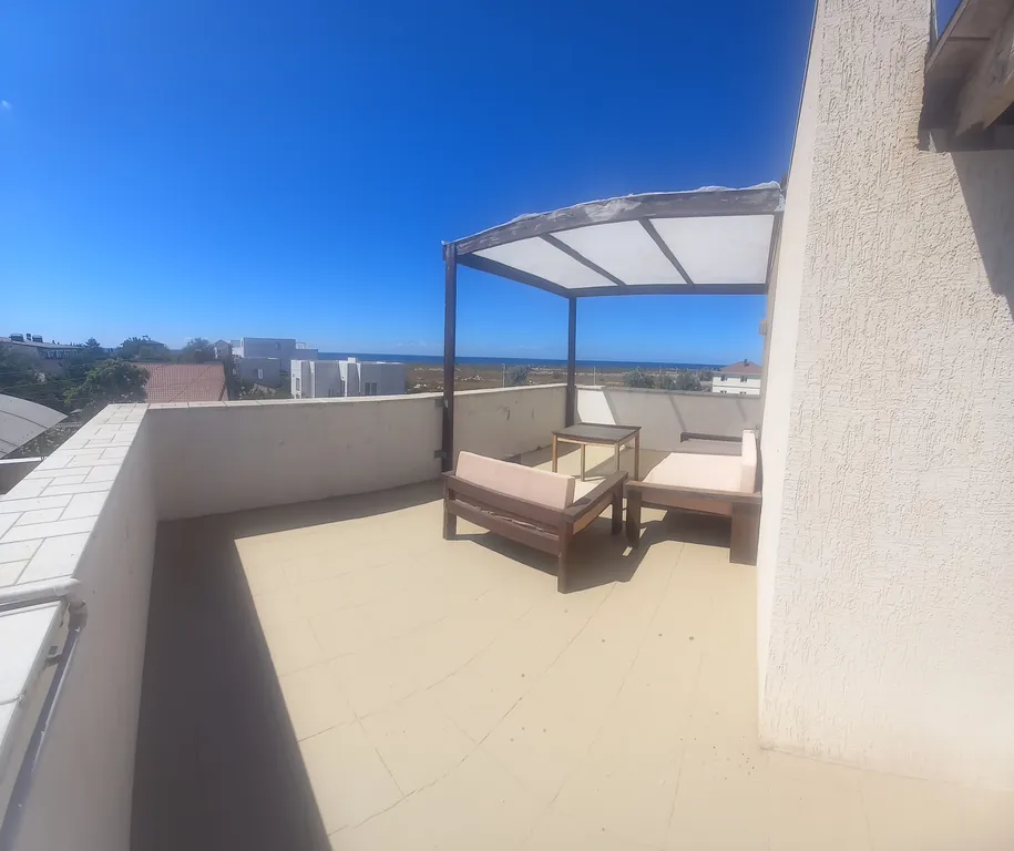 Двухуровневый номер с видом на море