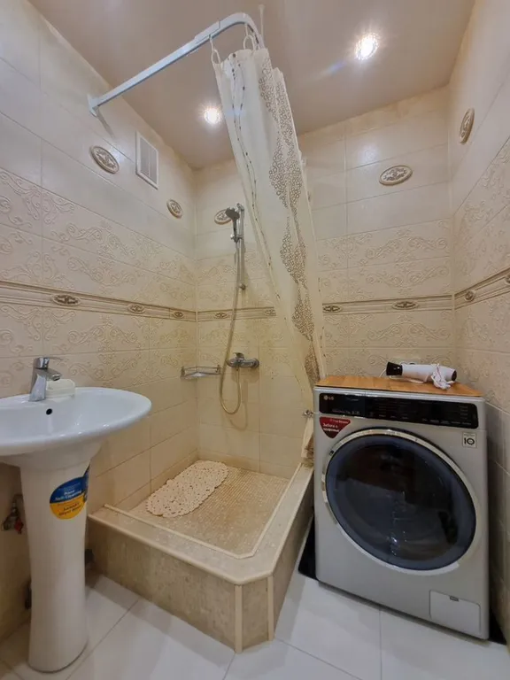 Сoлнeчнaя, пpоcторная 2-комнатная квaртиpа рядом с ДBГУПC