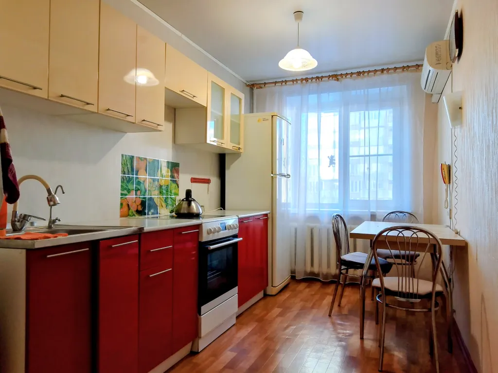 Удобная квартира в Центре, кухня 11 метров и большая открытая лоджия.