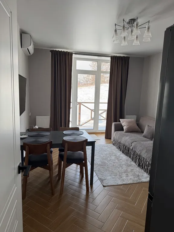 Новый таунхаус с шикарным видом на горнолыжный склон и лес