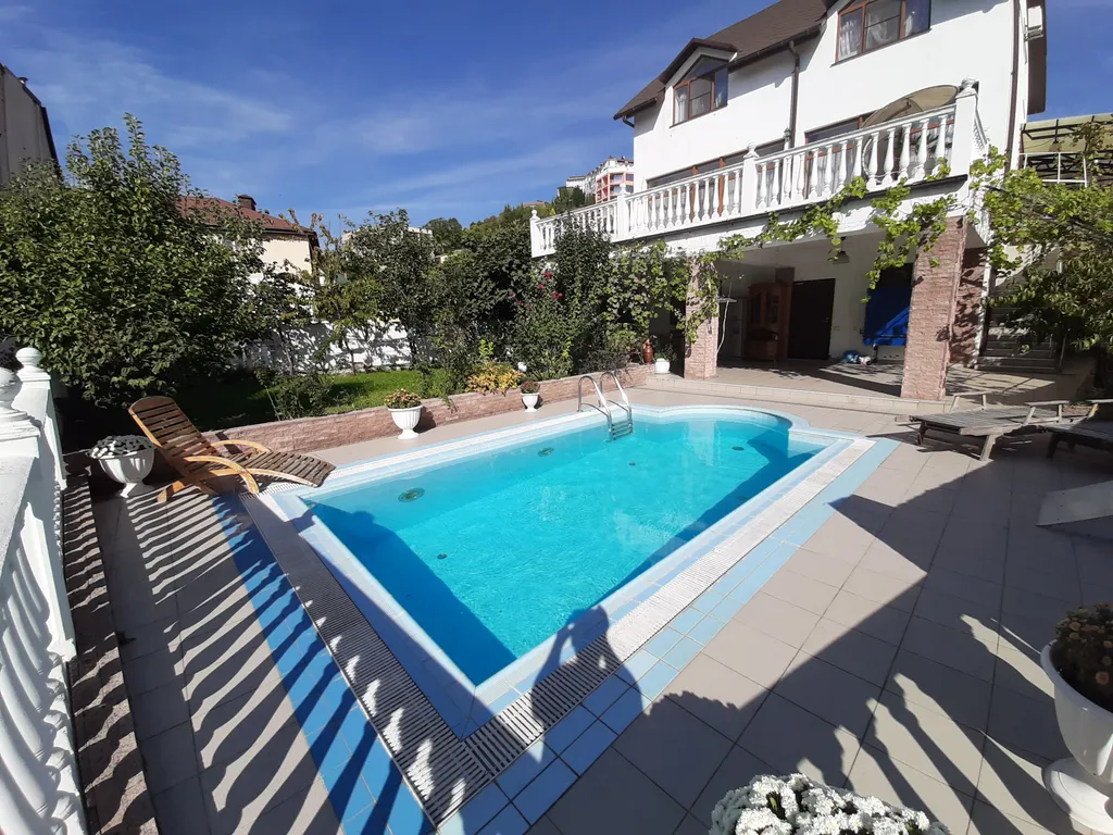 Коттедж Дом с бассейном недалеко от моря — аренда посуточно в Сочи