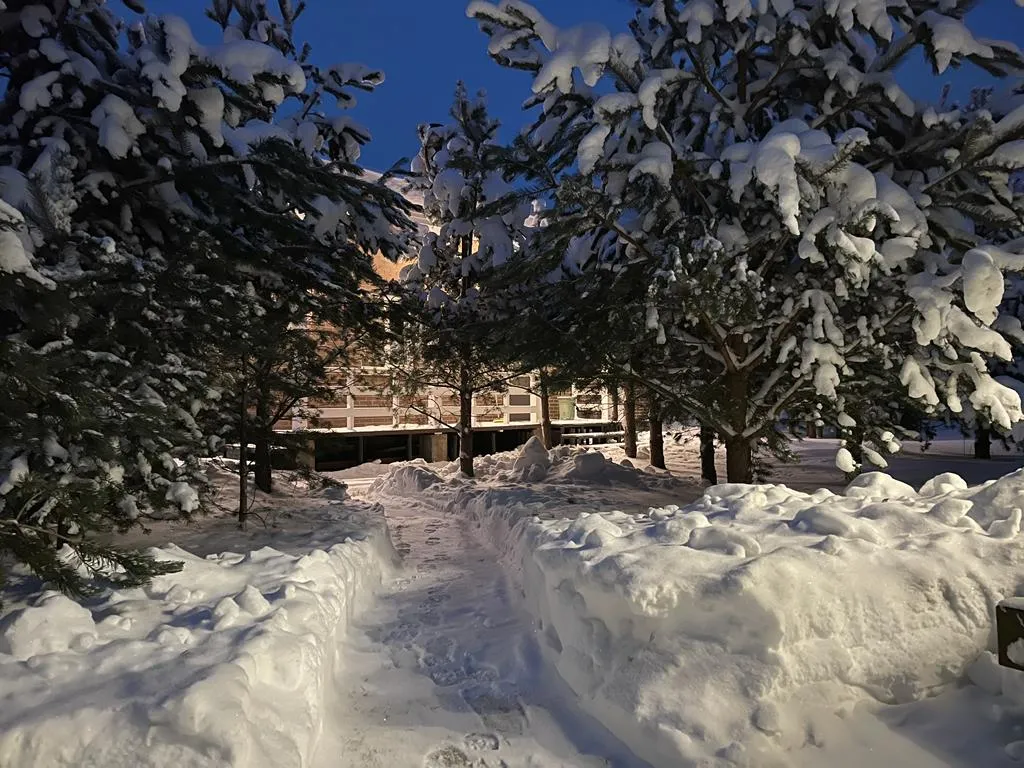 Коттедж Уютный дом с камином и сауной у озера — Ларионово
