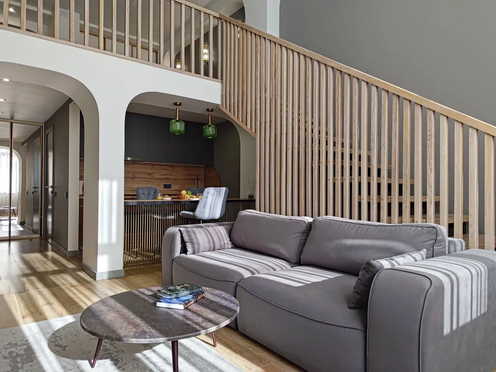 Дизайнерский двухуровневый апартамент с панорамным окном