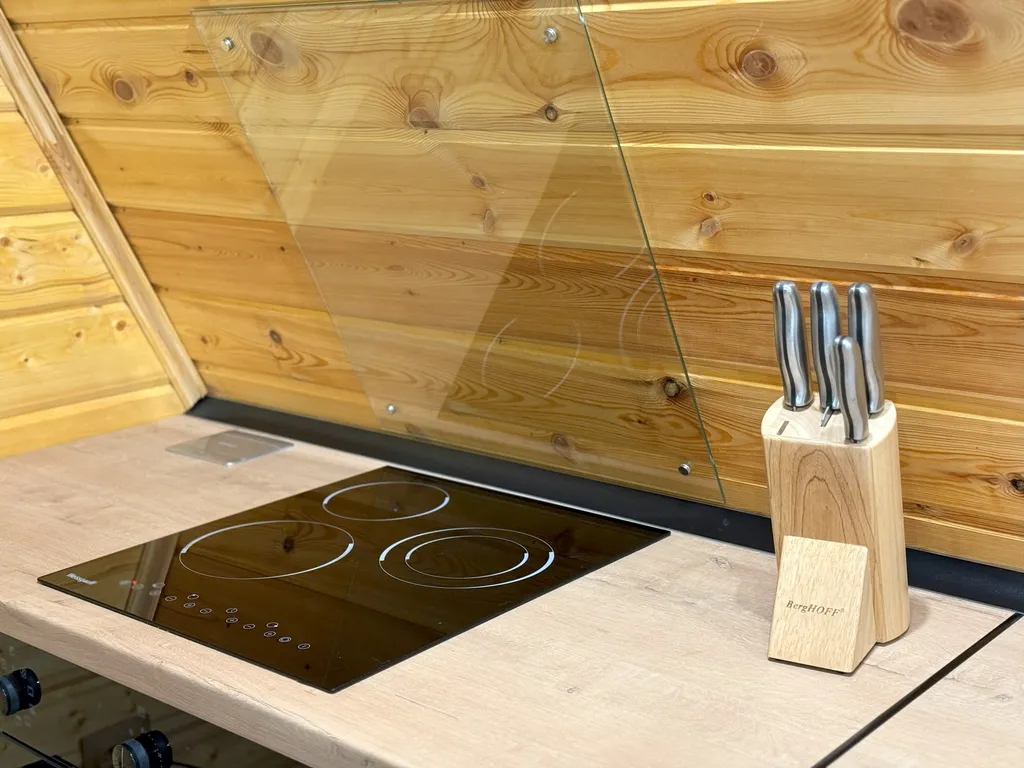 А-фрейм шалаш у леса