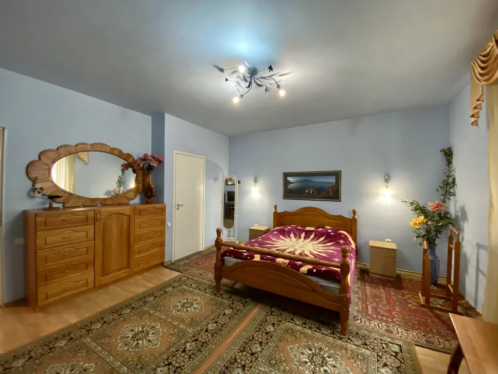 Дом в центре с видом на море