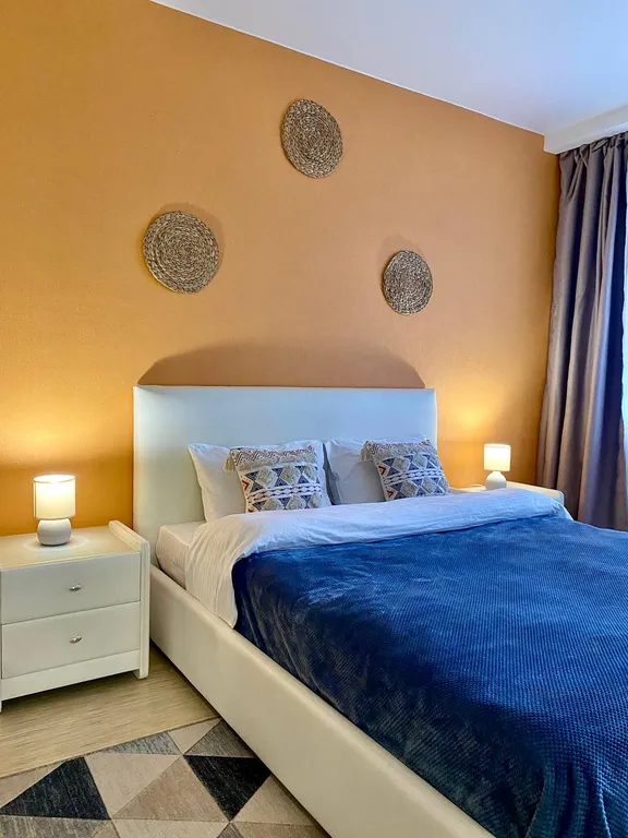 2-к. квартира с современным дизайном в центре от Kravc Group