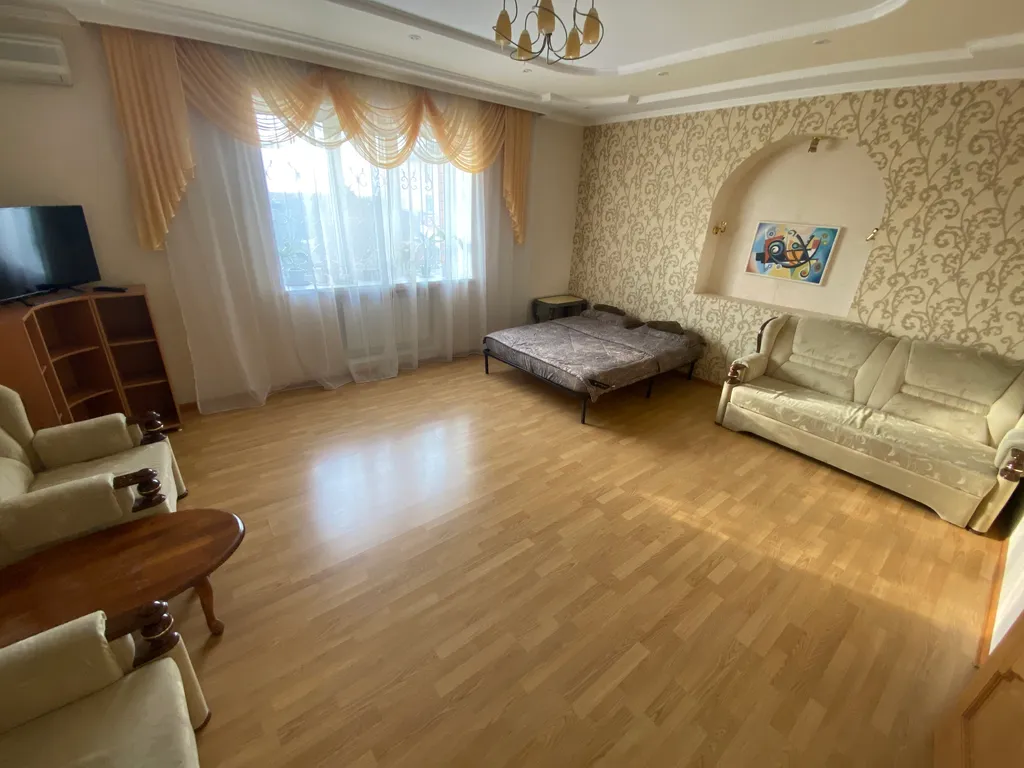 Коттедж Коттедж с сауной и бассейном — Красный