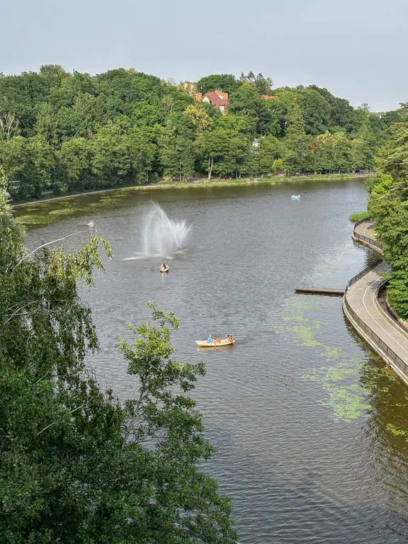 Квартира с видом на озеро в центре Светлогорска