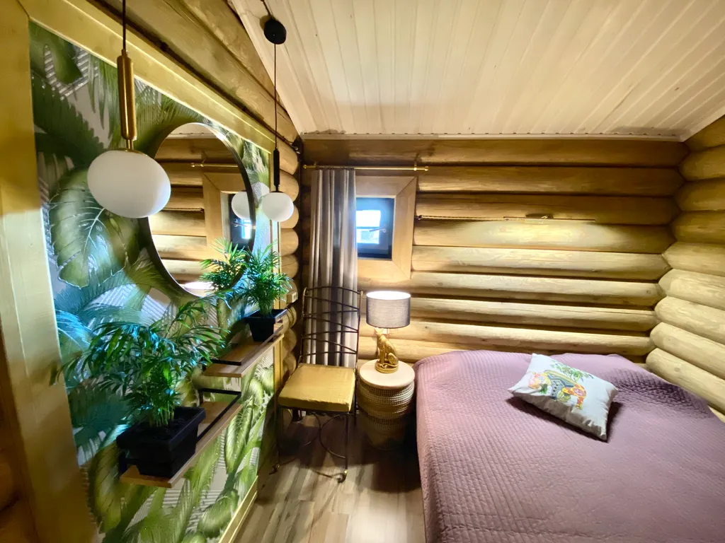 Домик со своим прудом и баней