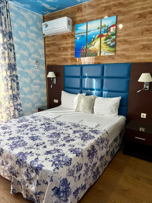 Изумрудный дизайнерский коттедж с бассейном