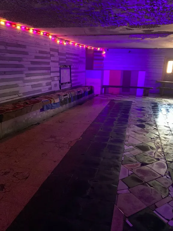 Большой дом с бассейном и диско, в ретро стиле около аэропорта Минск