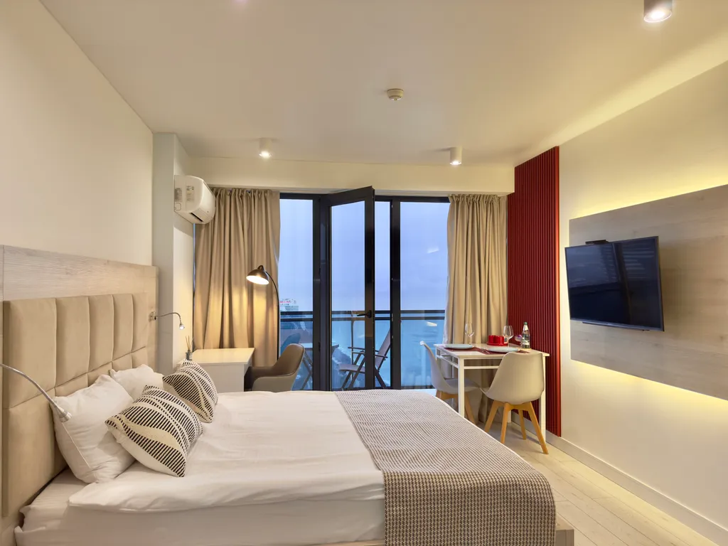 Солнечная студия на берегу моря