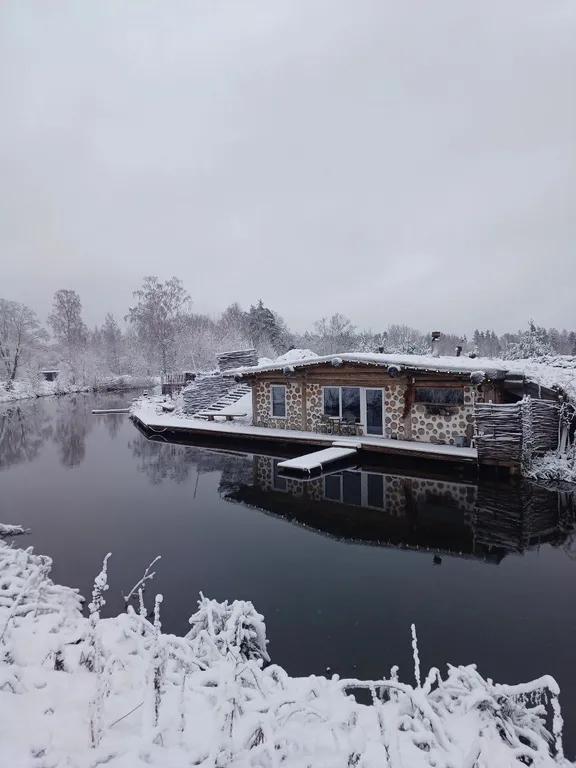 Коттедж Ночь в доме Хоббита с дровяной баней — Стеклянный