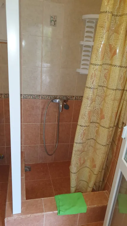 Комната с балконом