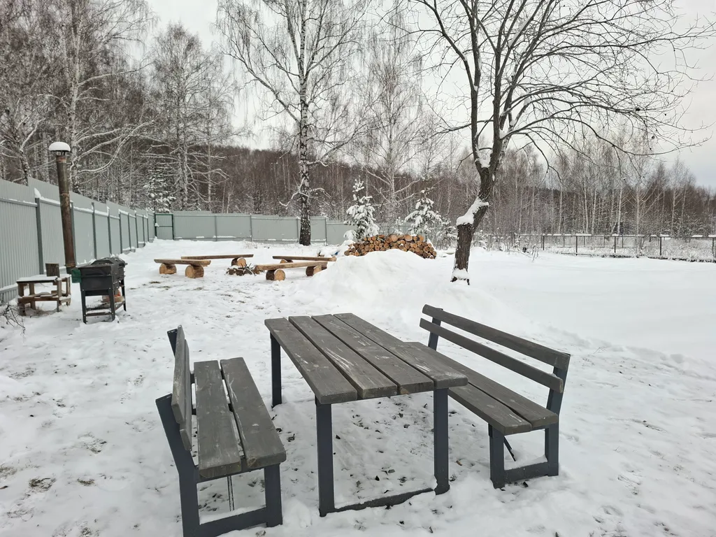 Дом в лесу с большой террасой