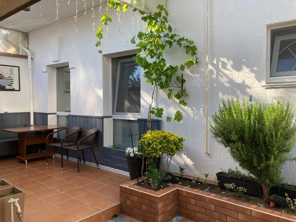 Квартира Комната-мансарда на третьем этаже частного дома — Феодосия