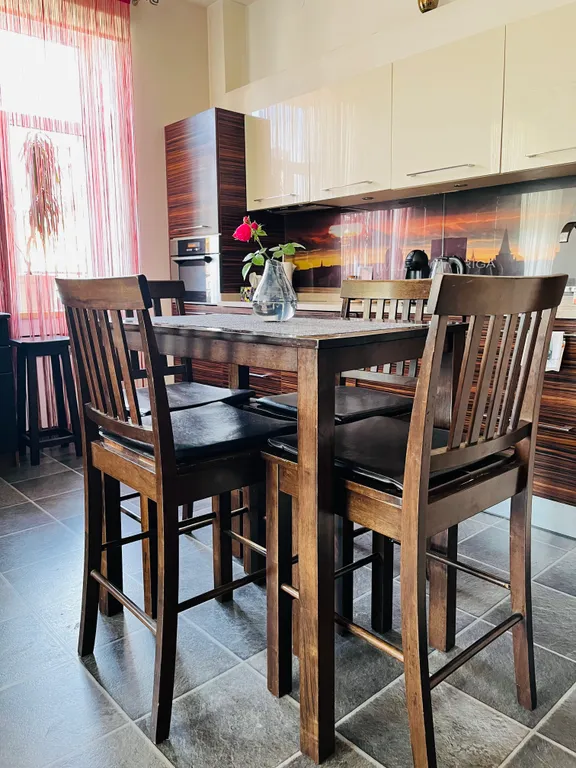 Двухкомнатная квартира в центре с закрытой парковкой