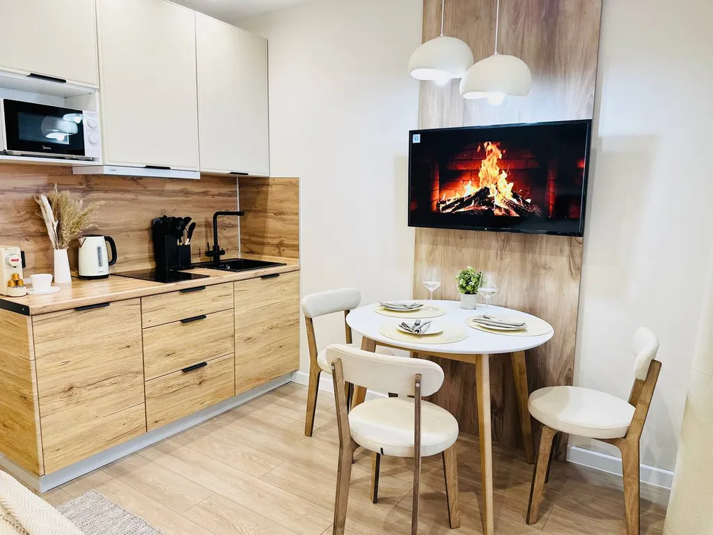 Поделам Квартира с балконом у арены Трактор