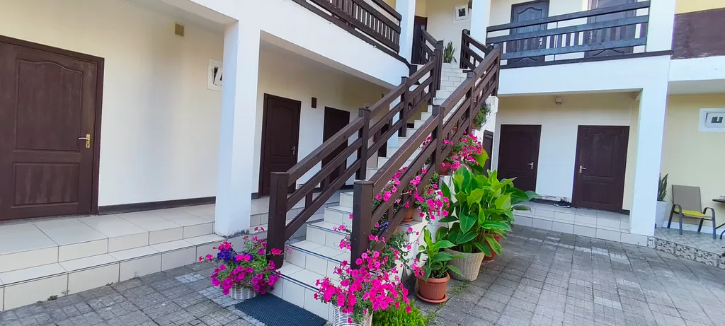 Квартира Квартира Большой и солнечный номер на втором этаже со своей кухней — Геленджик