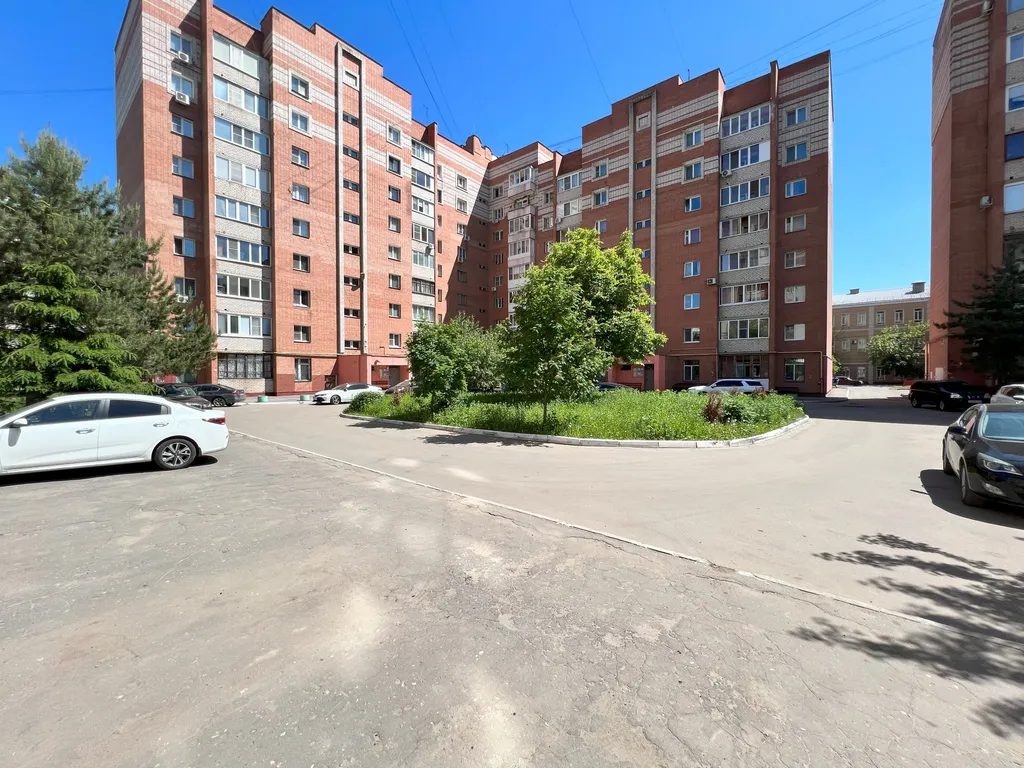 Большая трехкомнатная квартира центр