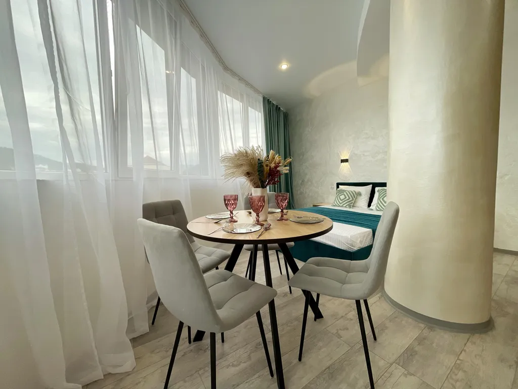 Апартаменты для четверых с видом на горы и море