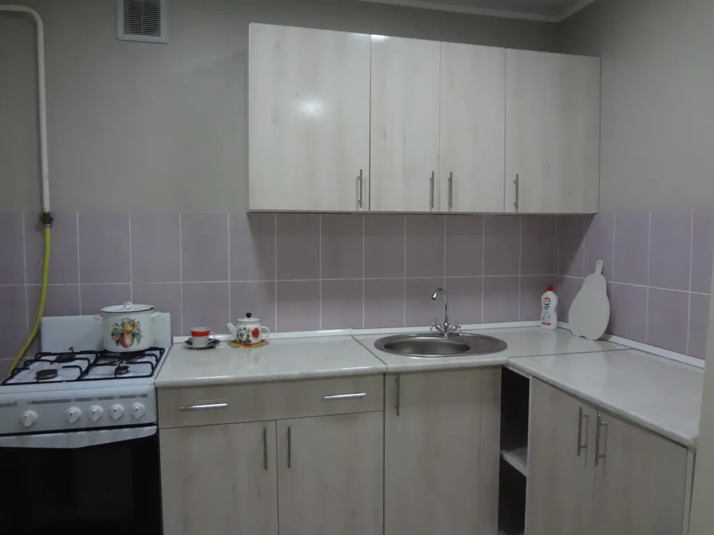 рядом море, песчаный пляж, яхт-клуб