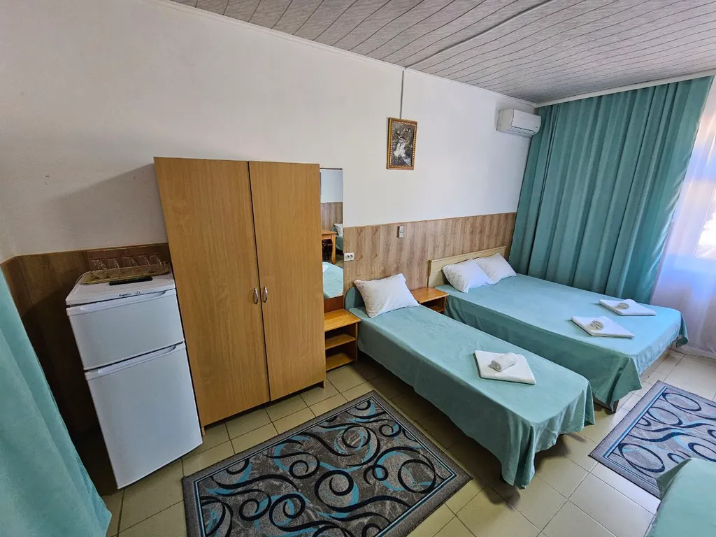 Квартира Квартира Семейный 5ти-местный номер стандарт 2й этаж. — Лазаревское