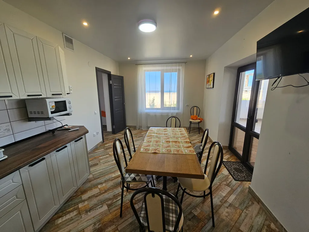 Коттедж Вилла с видом на море на 7-11 персон — Новоотрадное