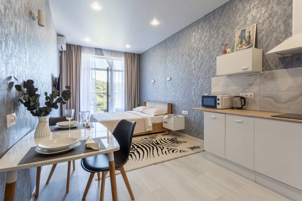 Студия с балконом и видом на горы