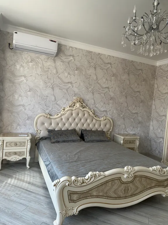 Большой красивый дом у моря