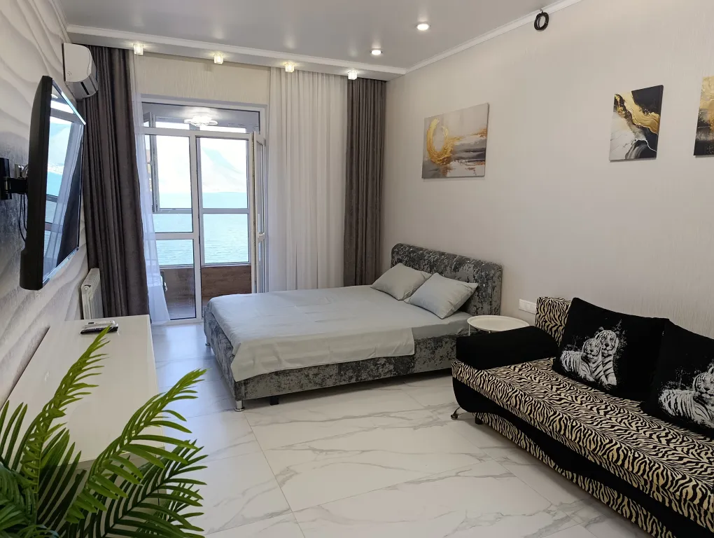 Квартира Новая евро-двушка с панорамным видом на море и пляж перед домом — аренда посуточно в Новороссийск