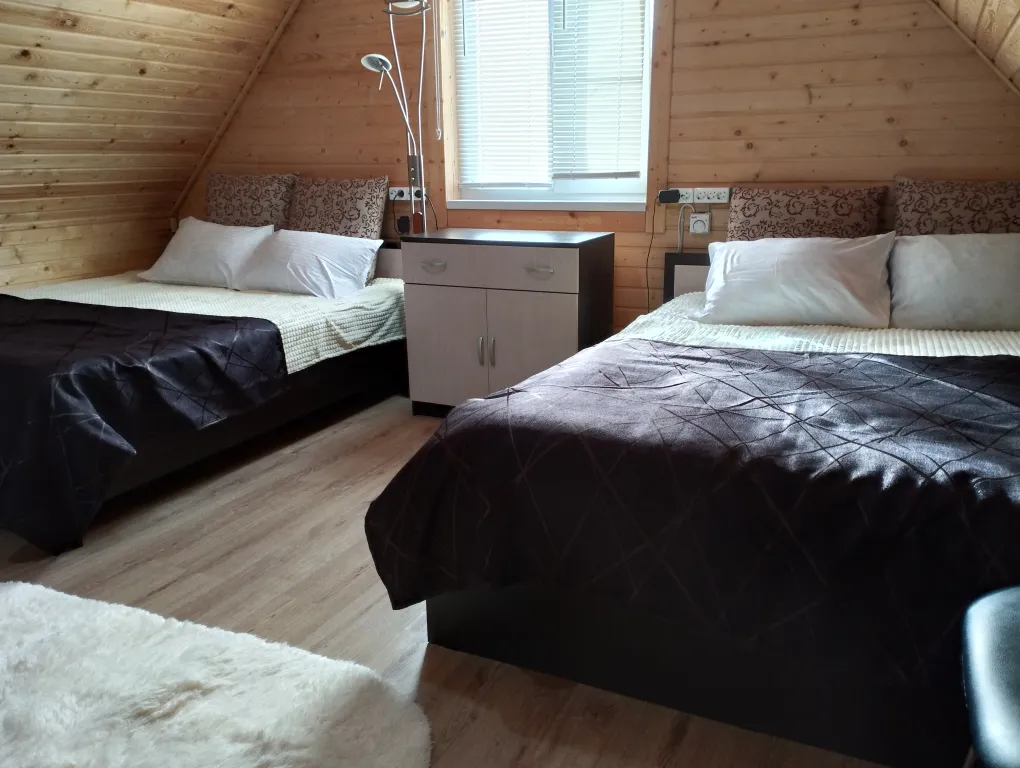 Двухэтажный домик в тихой деревне вблизи леса и озера, сауна в доме, сад