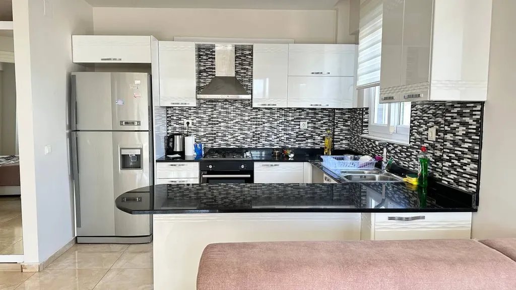 Квартира на Средиземном море с бассейном и горками 4