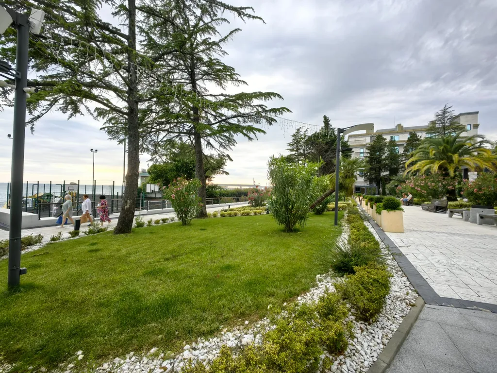 Дизайнерский апартамент с видом на бассейн