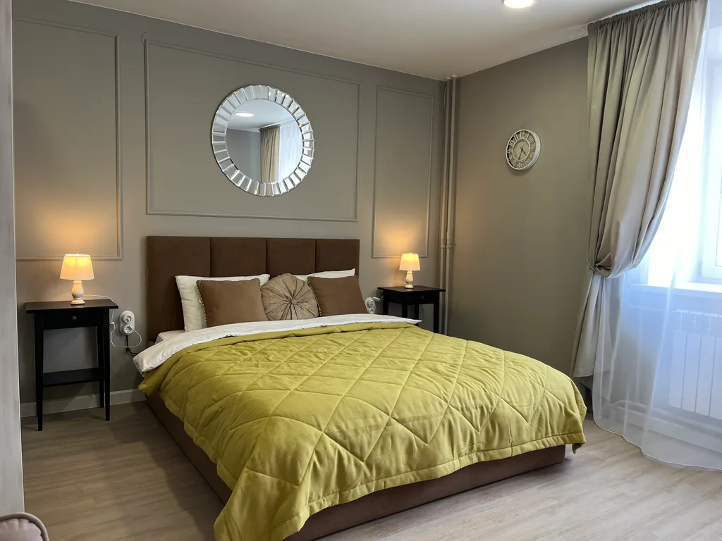 Квартира Квартира Уютная студия Классика с новым дизайнерским ремонтом — Красноярск